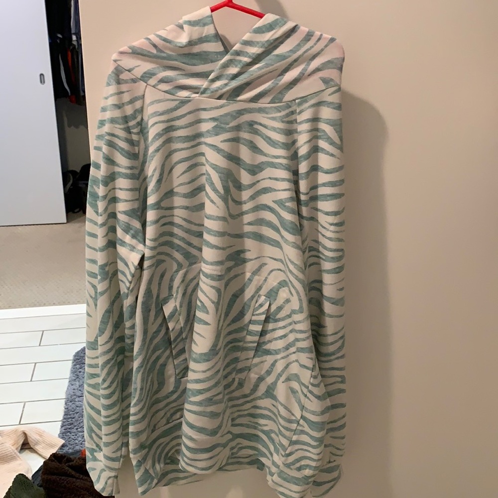 NEVER WORN ZEBRA SWEATSHIRT